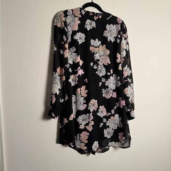 Astr White Cream Backless Sheath Dress with Bishop Sleeves - Picture 2 of 8